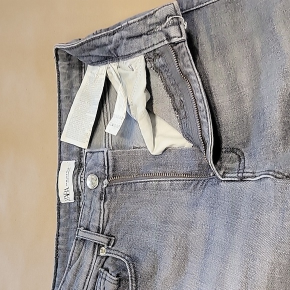 Zara Gray High Rise, Split Hem Distressed Size 6 Jeans, Gently Used Condition - Picture 3 of 15